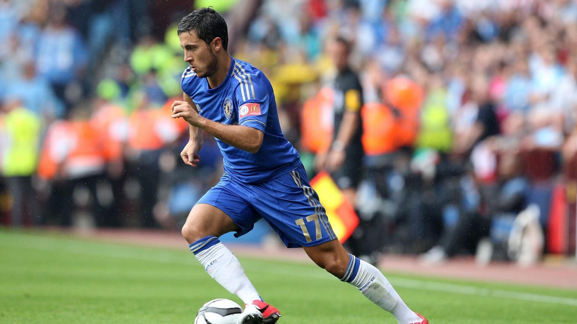 当红牛引擎轰鸣卡塔尔,萨内于F1赛道加冕—体育跨界统治力的新纪元